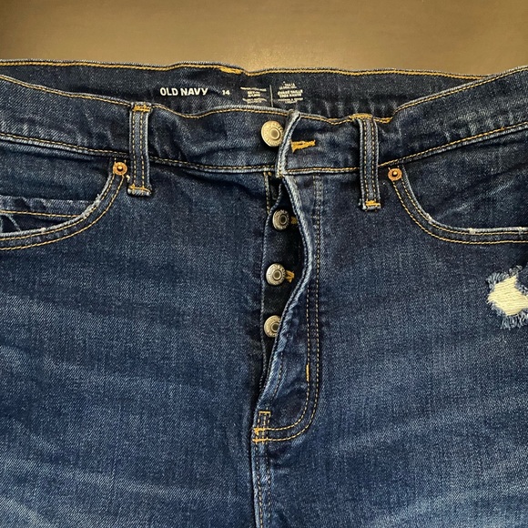 Old Navy High Waisted Shorts - Picture 3 of 3